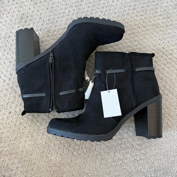 Jaclyn Smith Rubi Black Faux Suede Block Heel Rounded Toe Tassel Ankle Booties - Picture 6 of 8